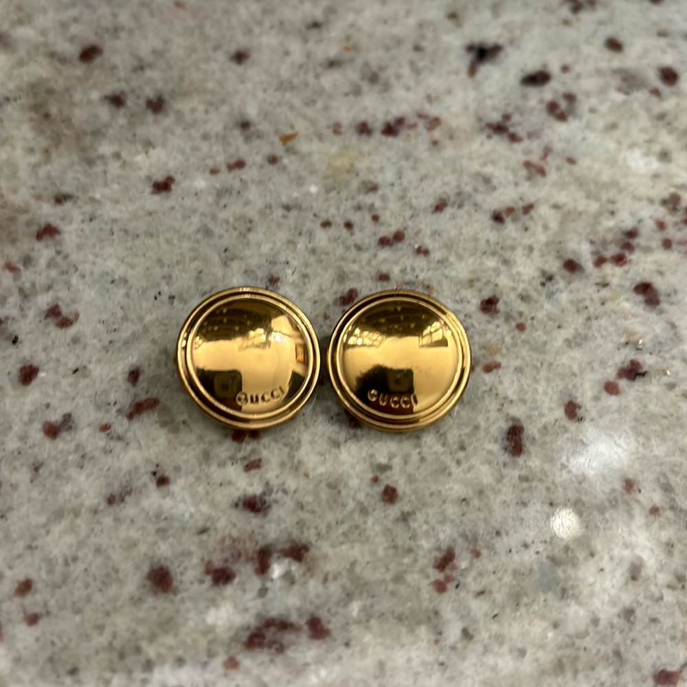Gucci buttons